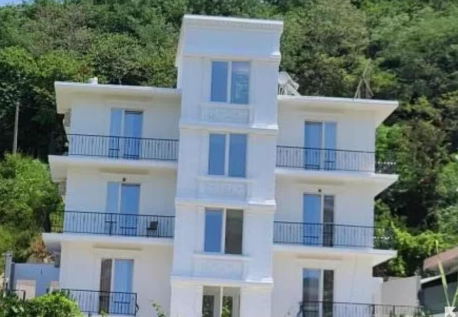 Hotel Fama Shkallnur Luaran gambar