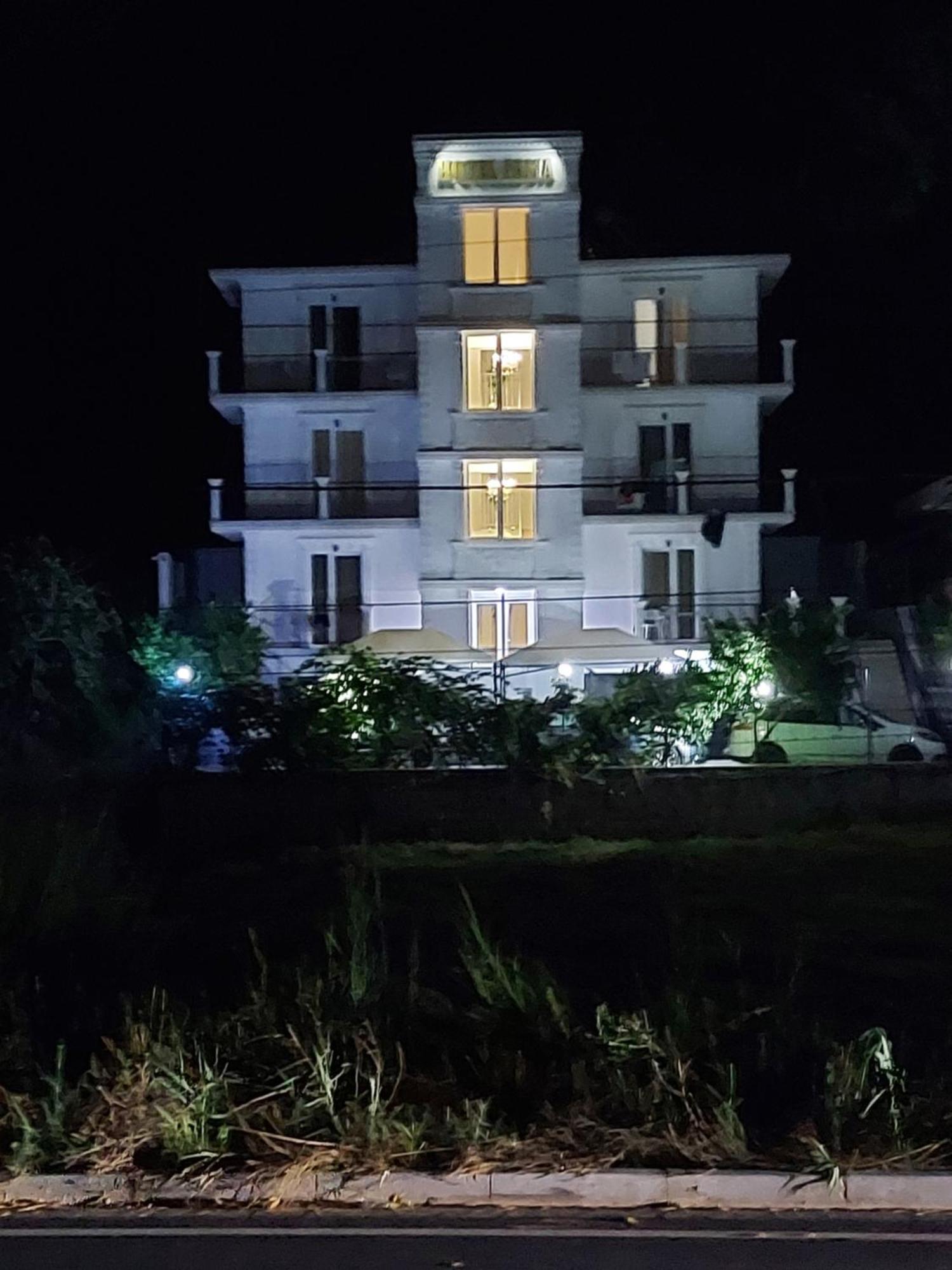 Hotel Fama Shkallnur Luaran gambar