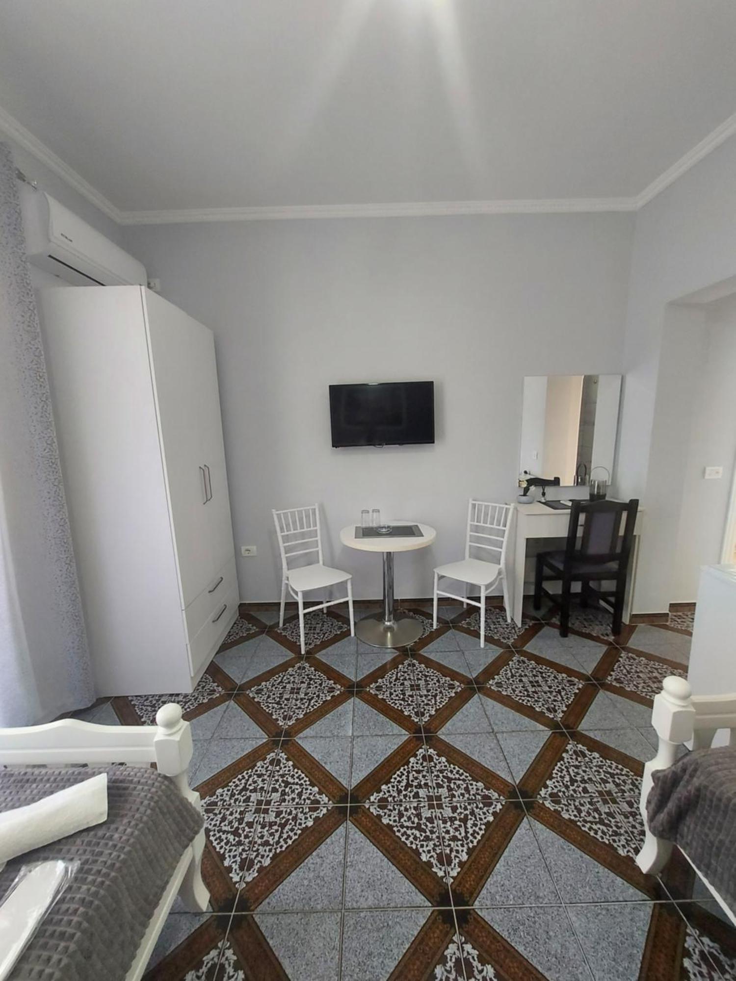 Hotel Fama Shkallnur Luaran gambar