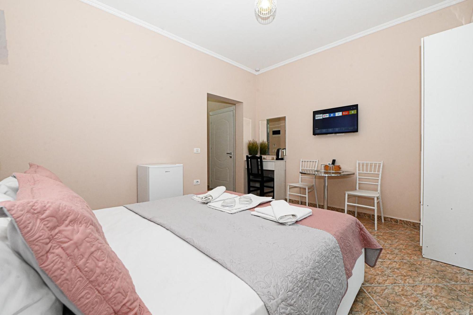 Hotel Fama Shkallnur Luaran gambar