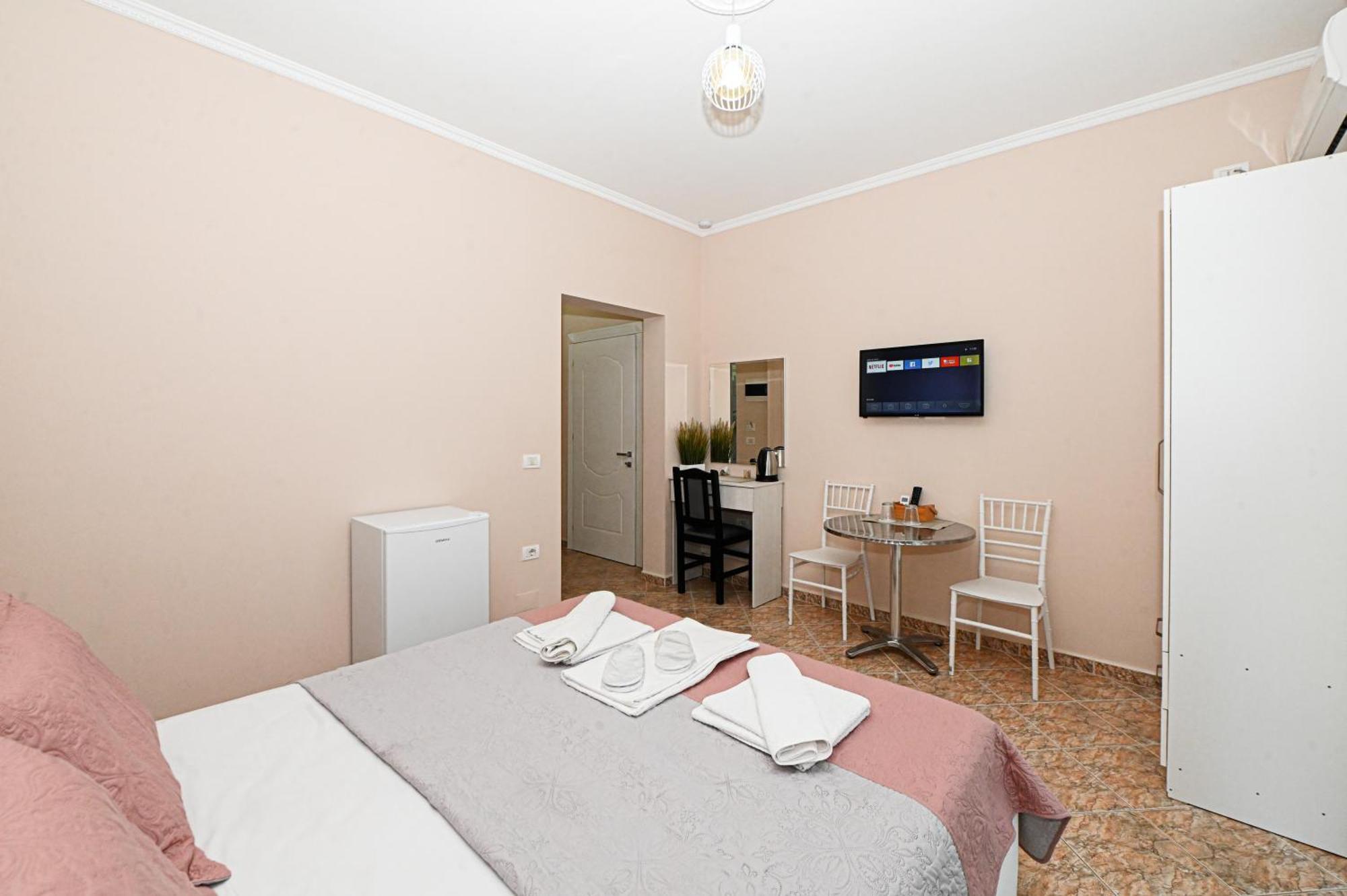 Hotel Fama Shkallnur Luaran gambar