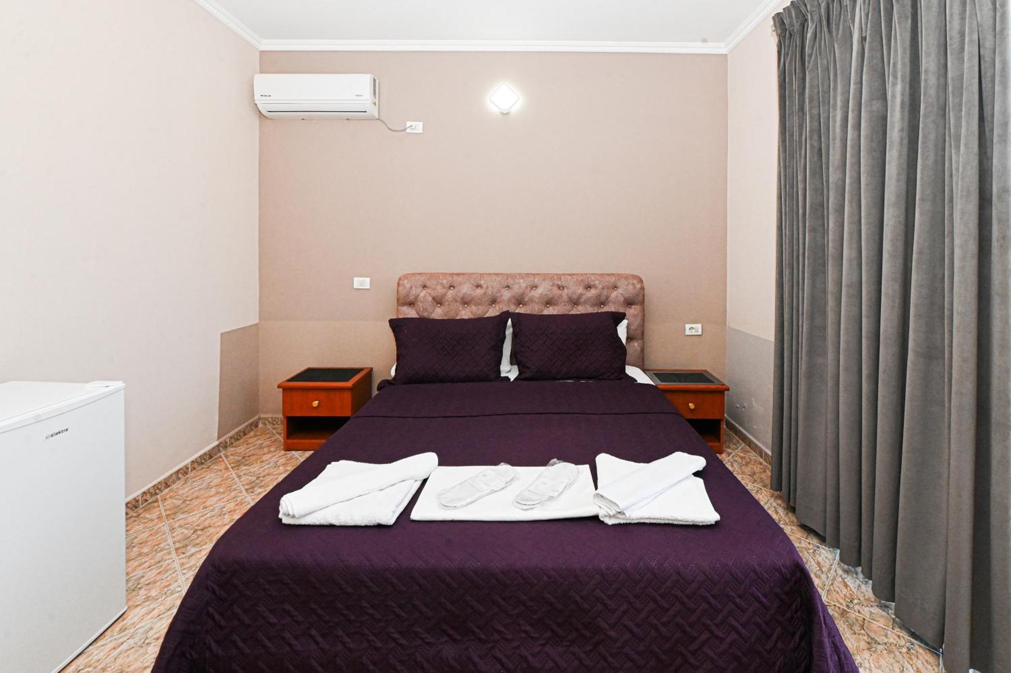 Hotel Fama Shkallnur Luaran gambar