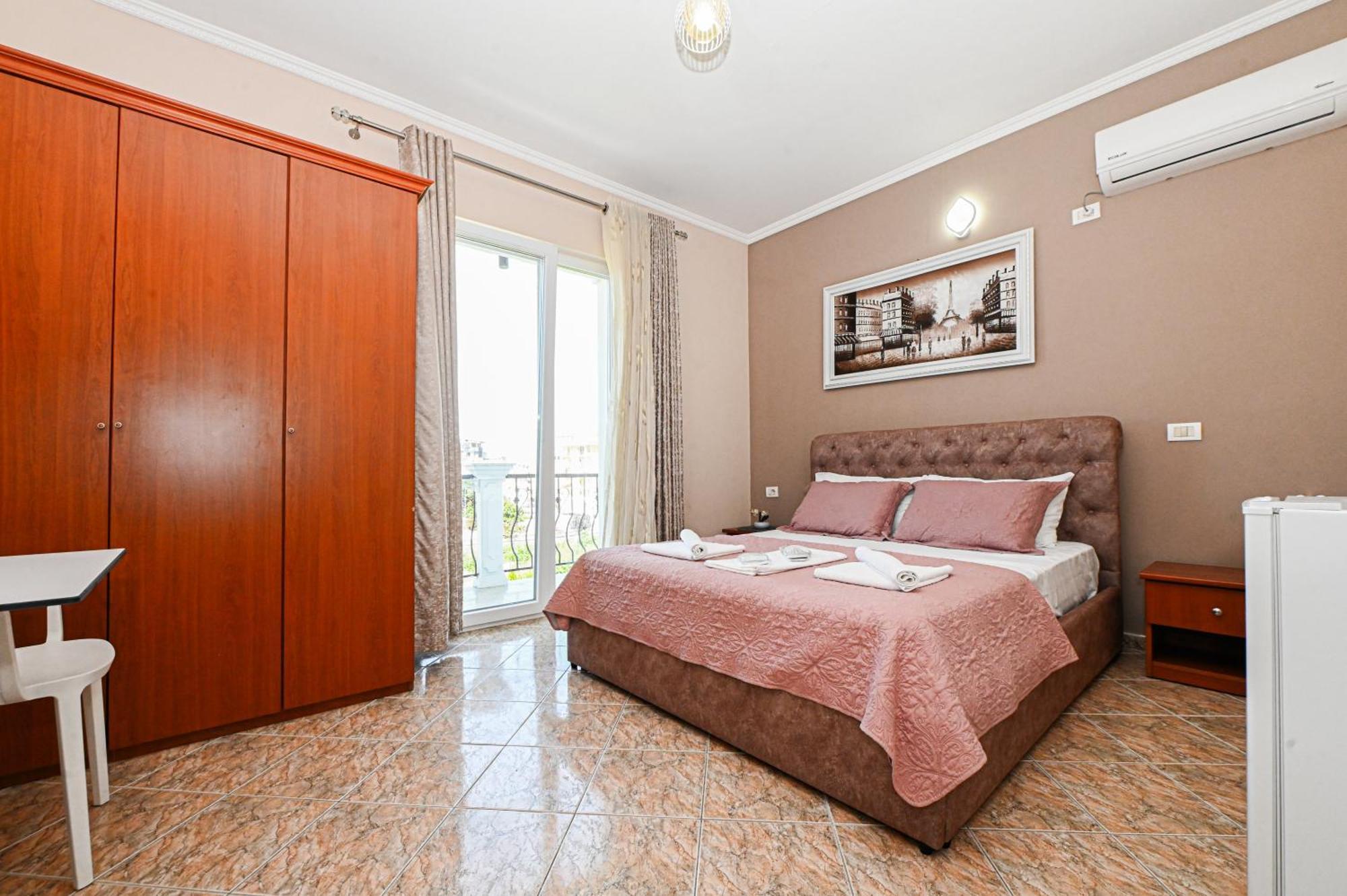 Hotel Fama Shkallnur Luaran gambar