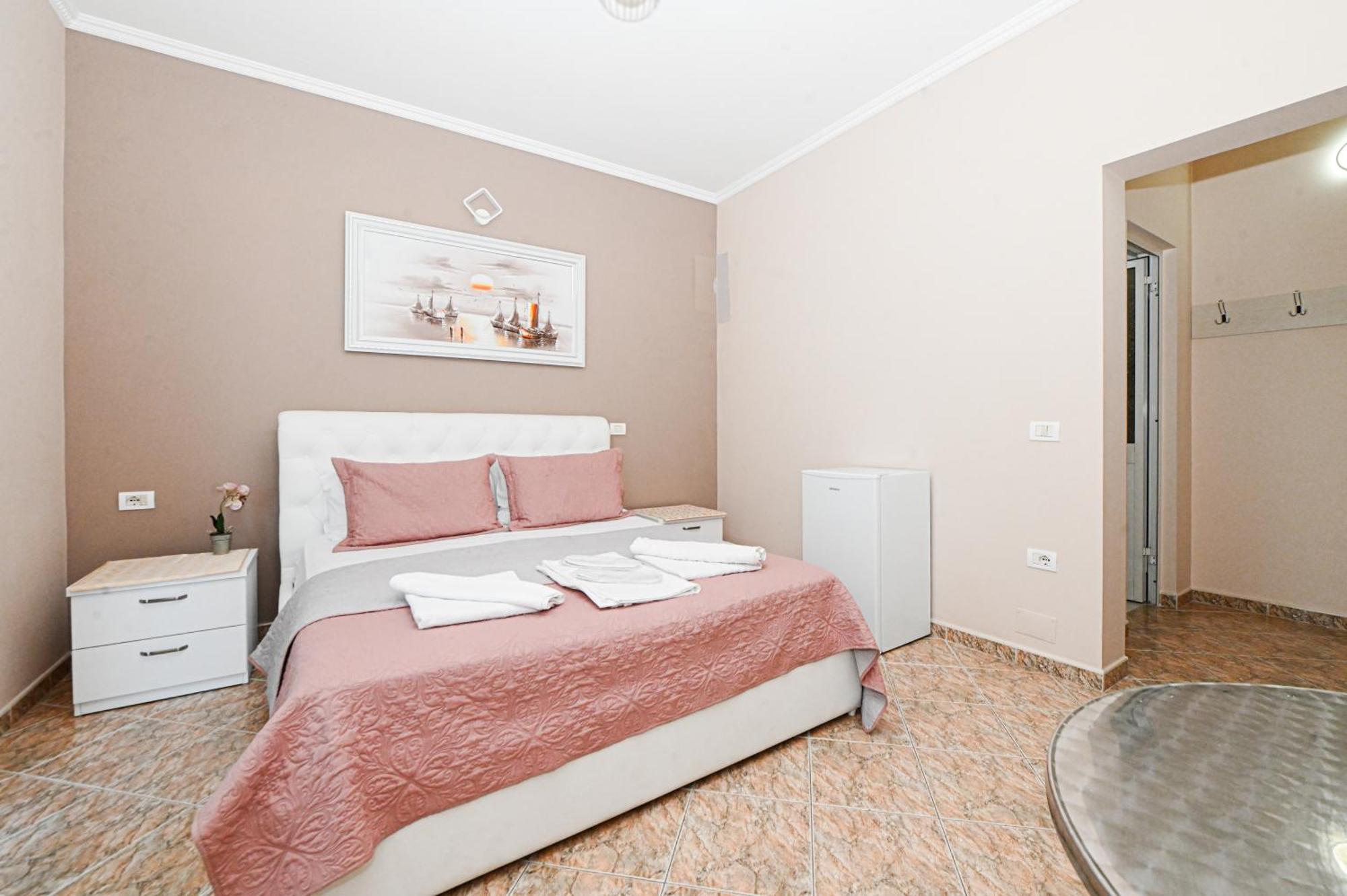 Hotel Fama Shkallnur Luaran gambar