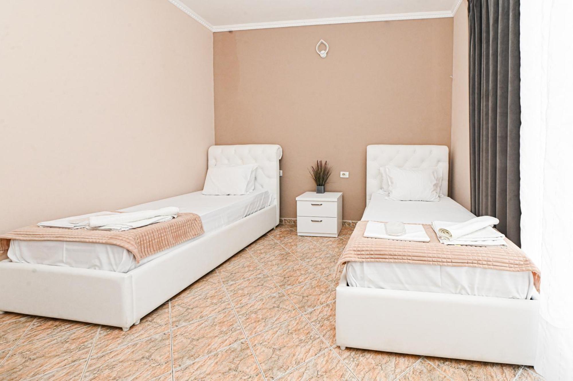 Hotel Fama Shkallnur Luaran gambar