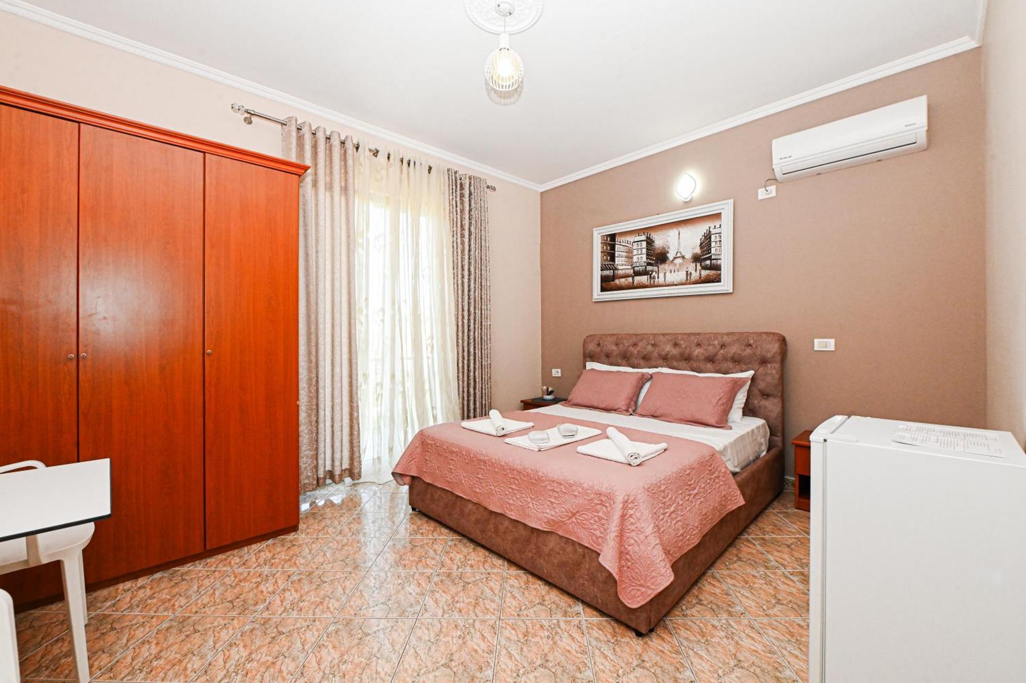 Hotel Fama Shkallnur Luaran gambar