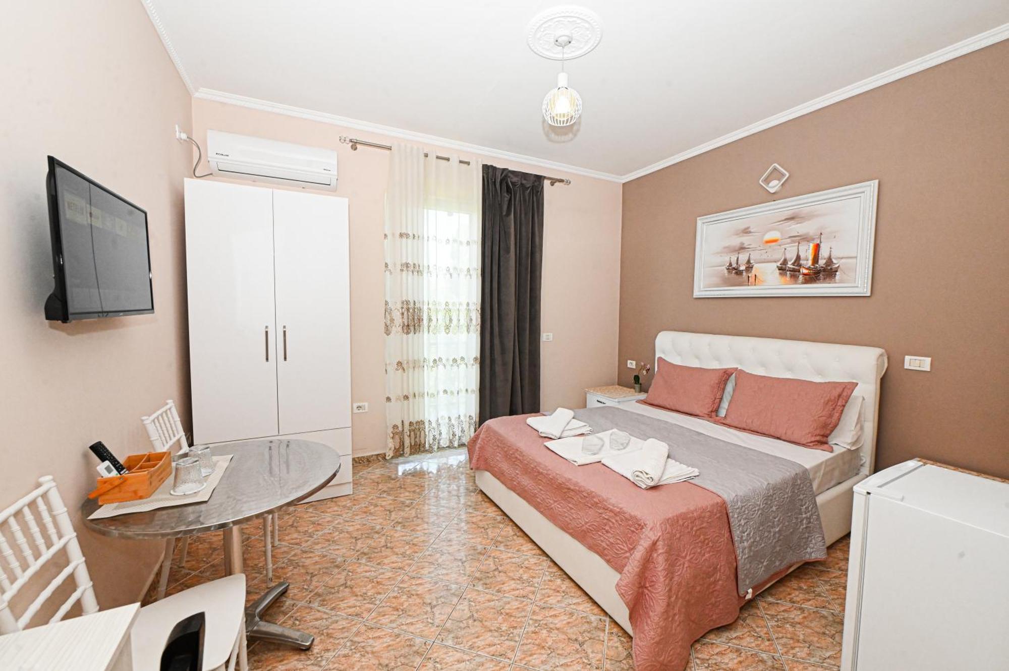 Hotel Fama Shkallnur Luaran gambar