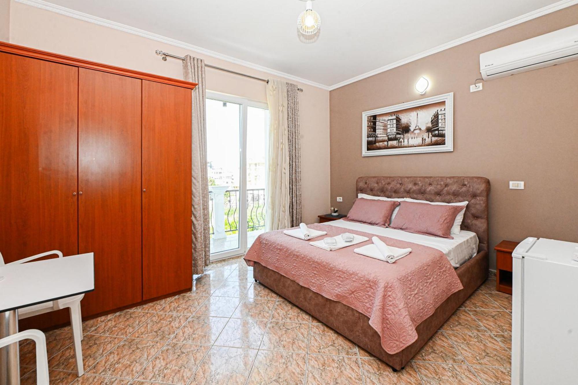 Hotel Fama Shkallnur Luaran gambar