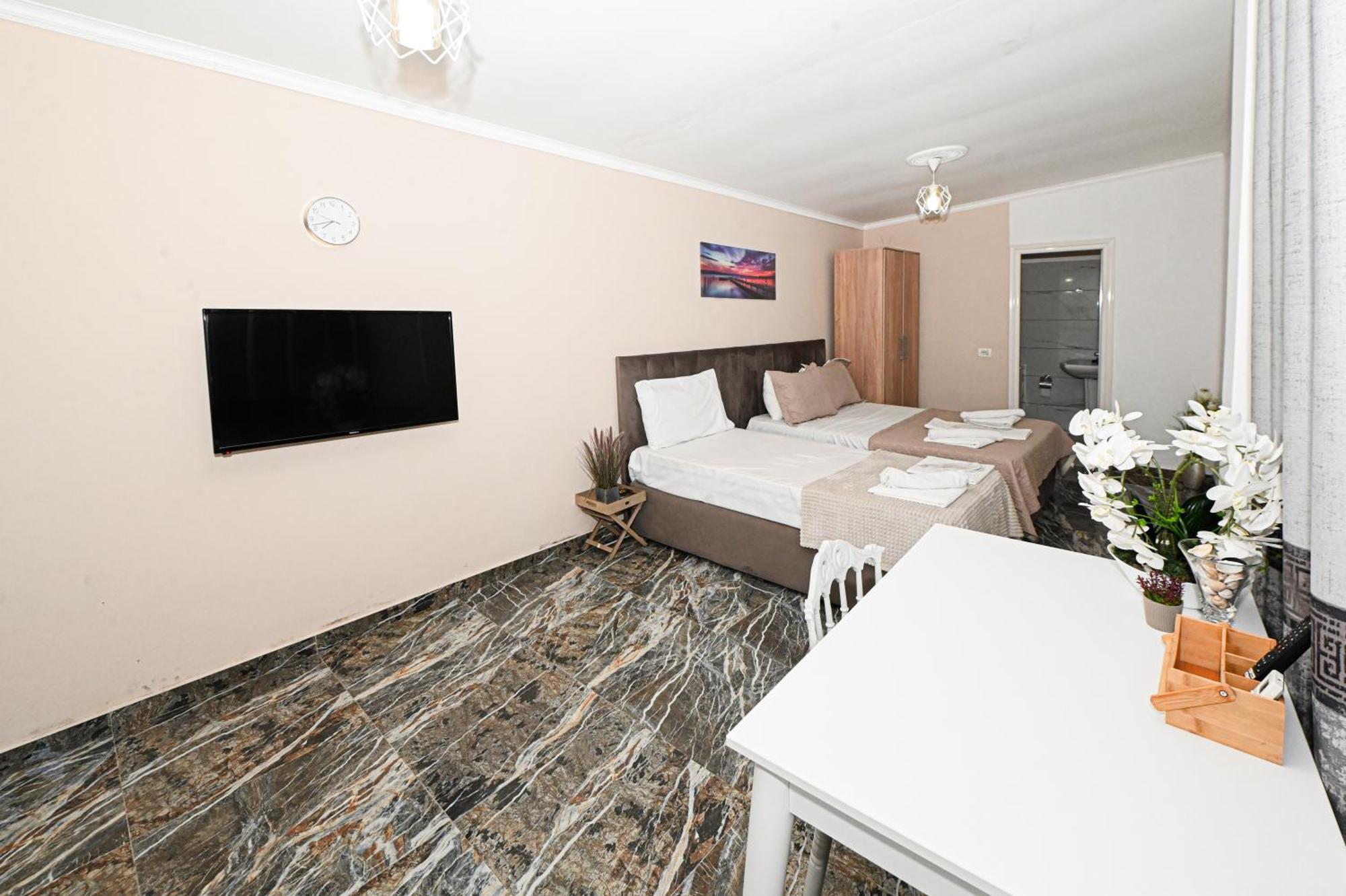 Hotel Fama Shkallnur Luaran gambar