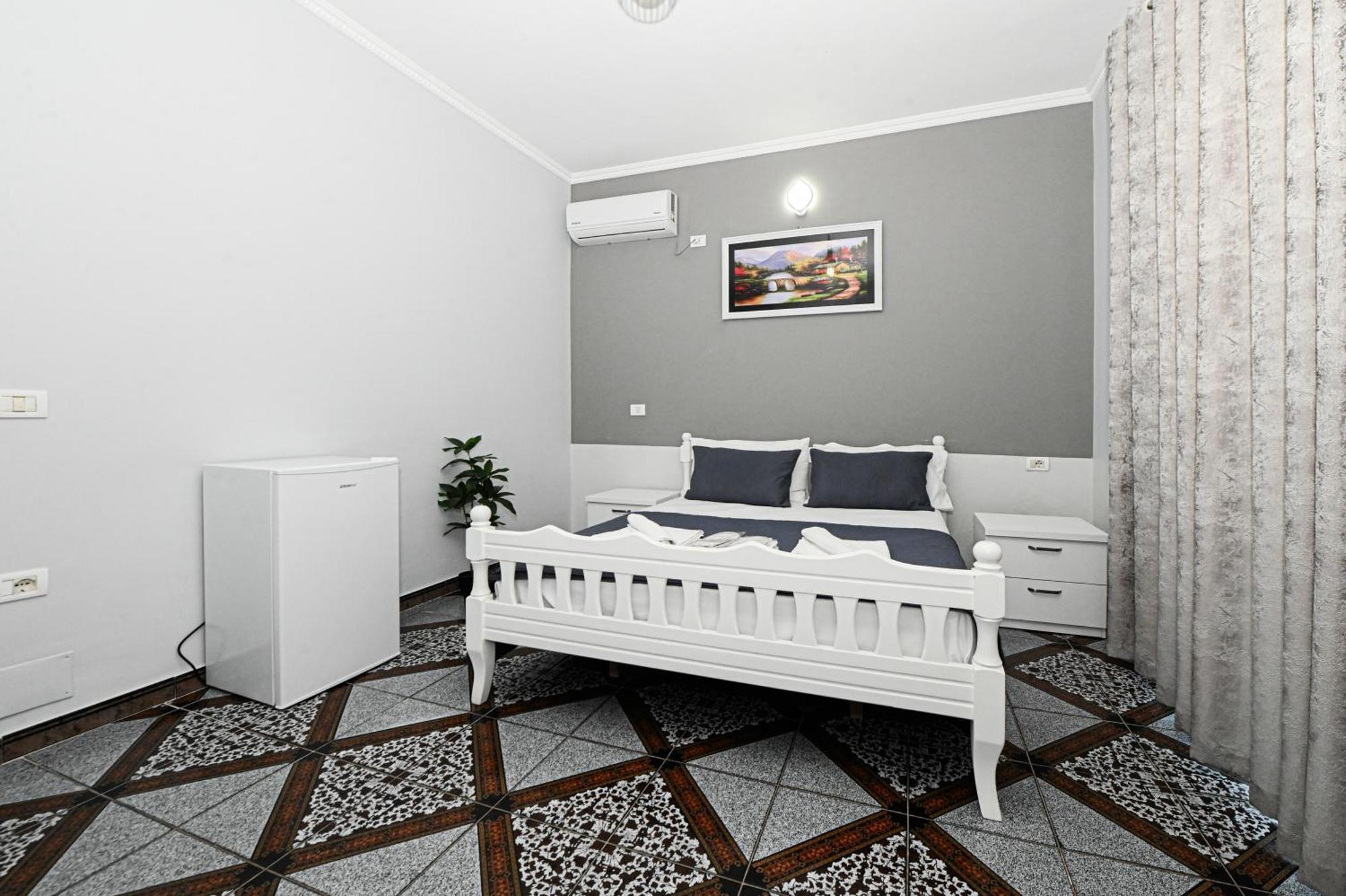 Hotel Fama Shkallnur Luaran gambar