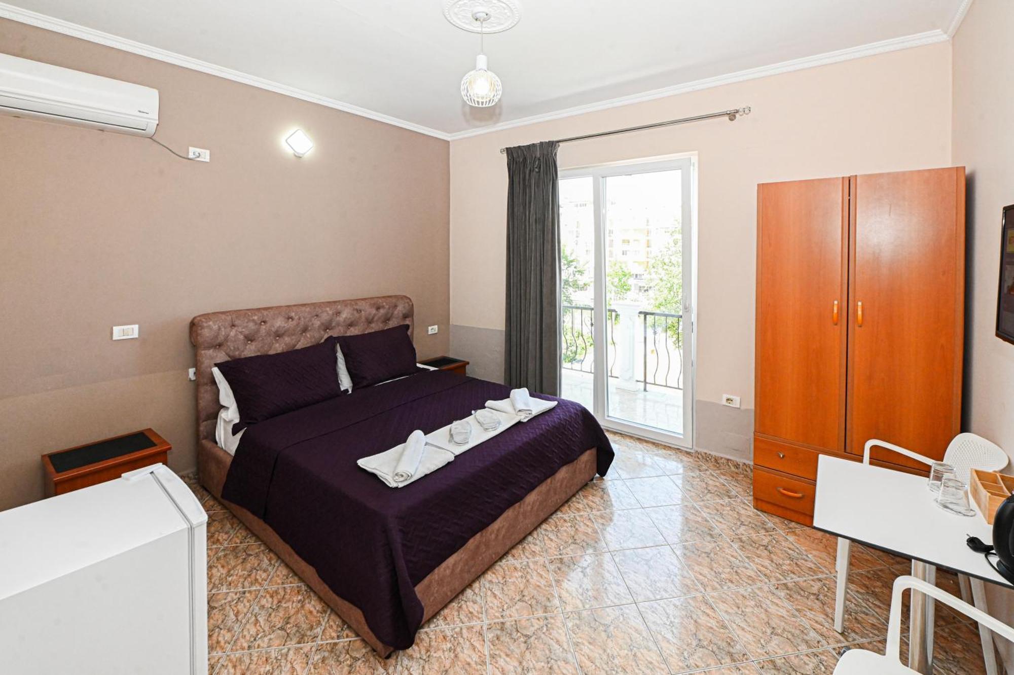 Hotel Fama Shkallnur Luaran gambar