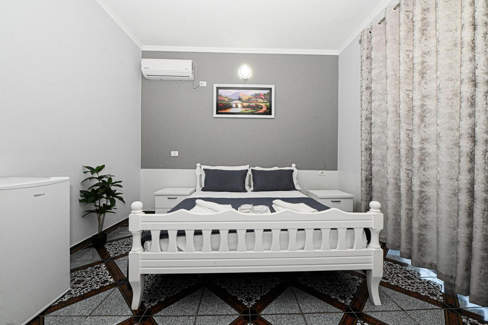 Hotel Fama Shkallnur Luaran gambar
