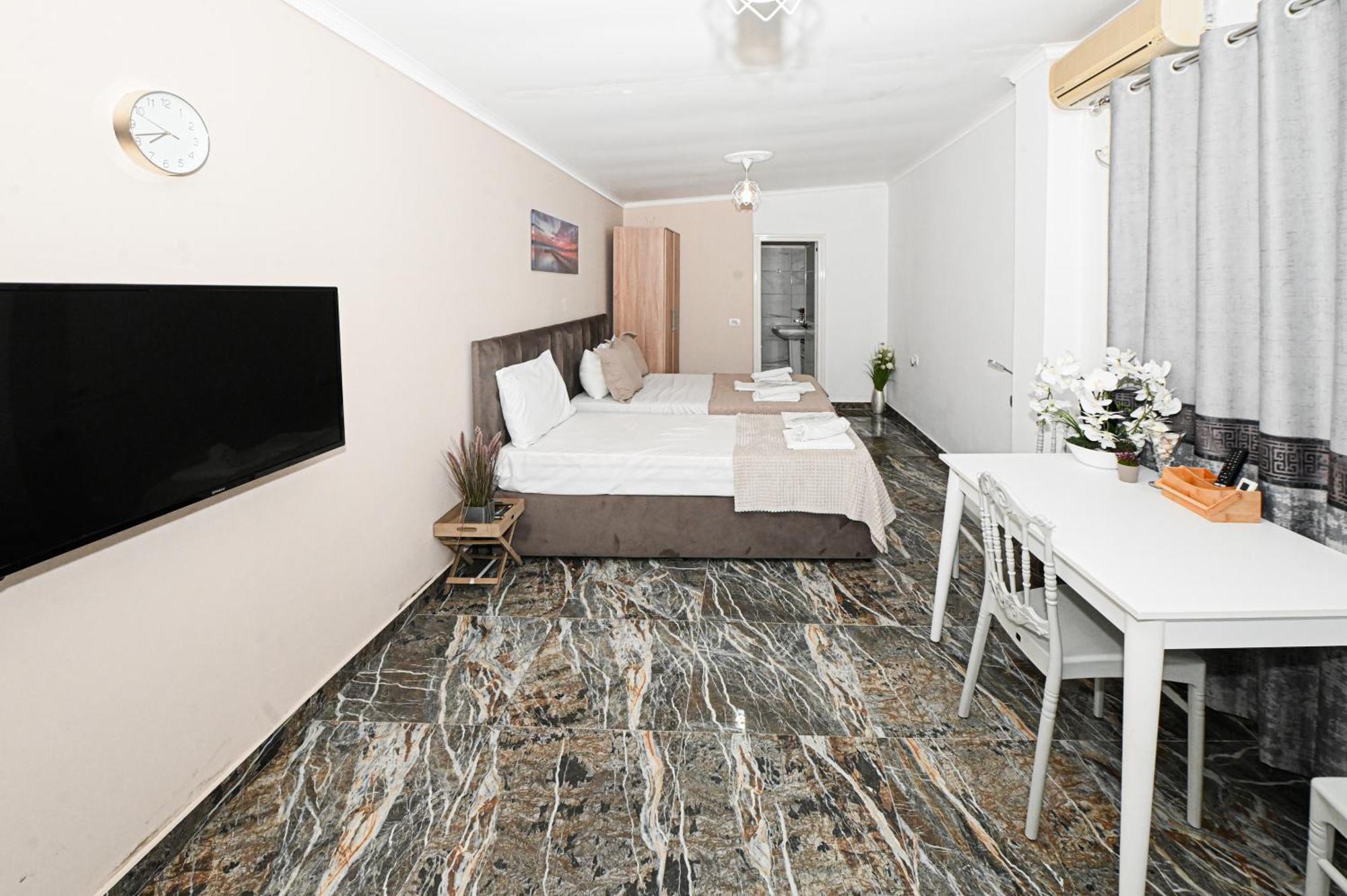 Hotel Fama Shkallnur Luaran gambar