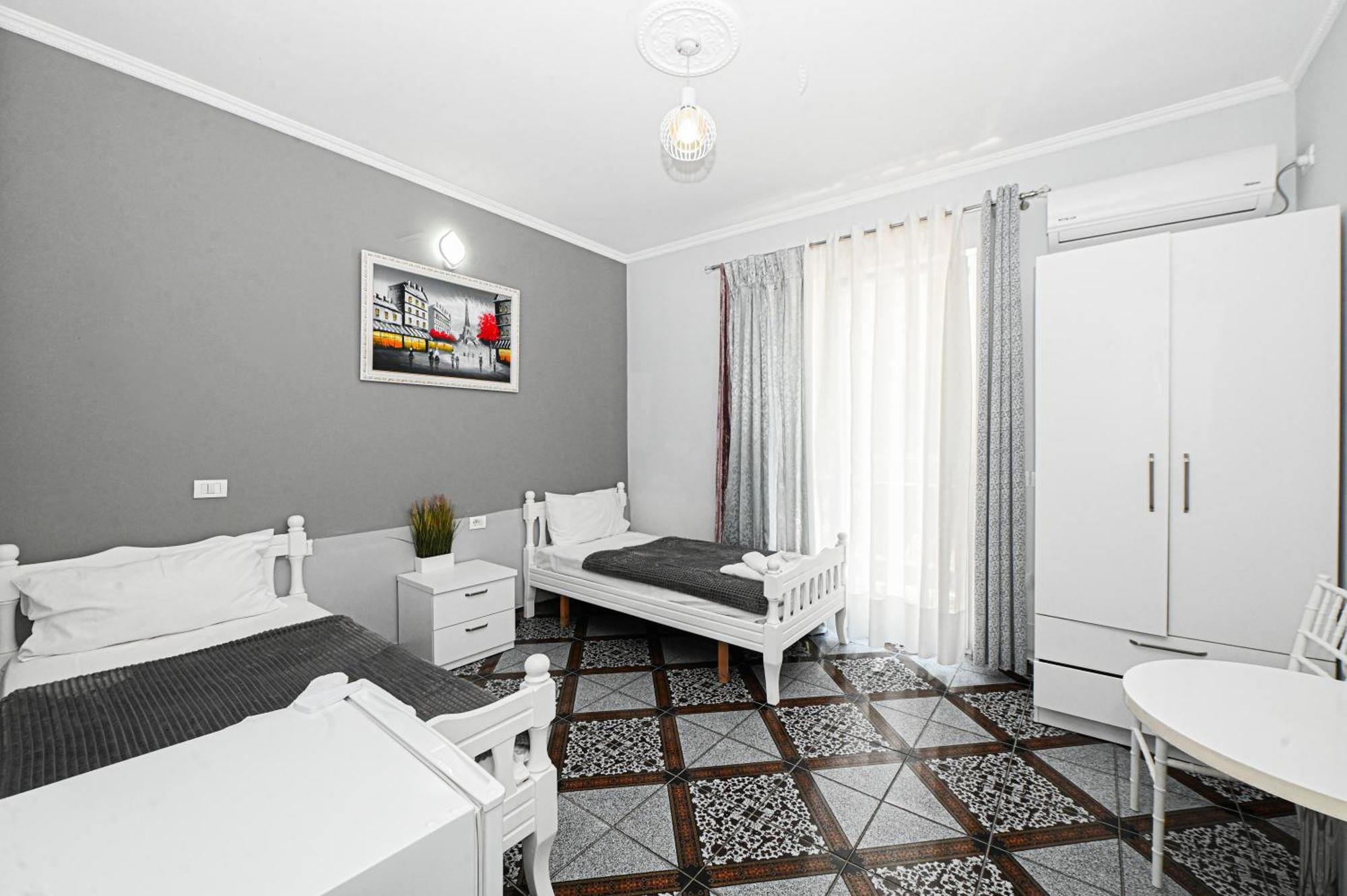 Hotel Fama Shkallnur Luaran gambar
