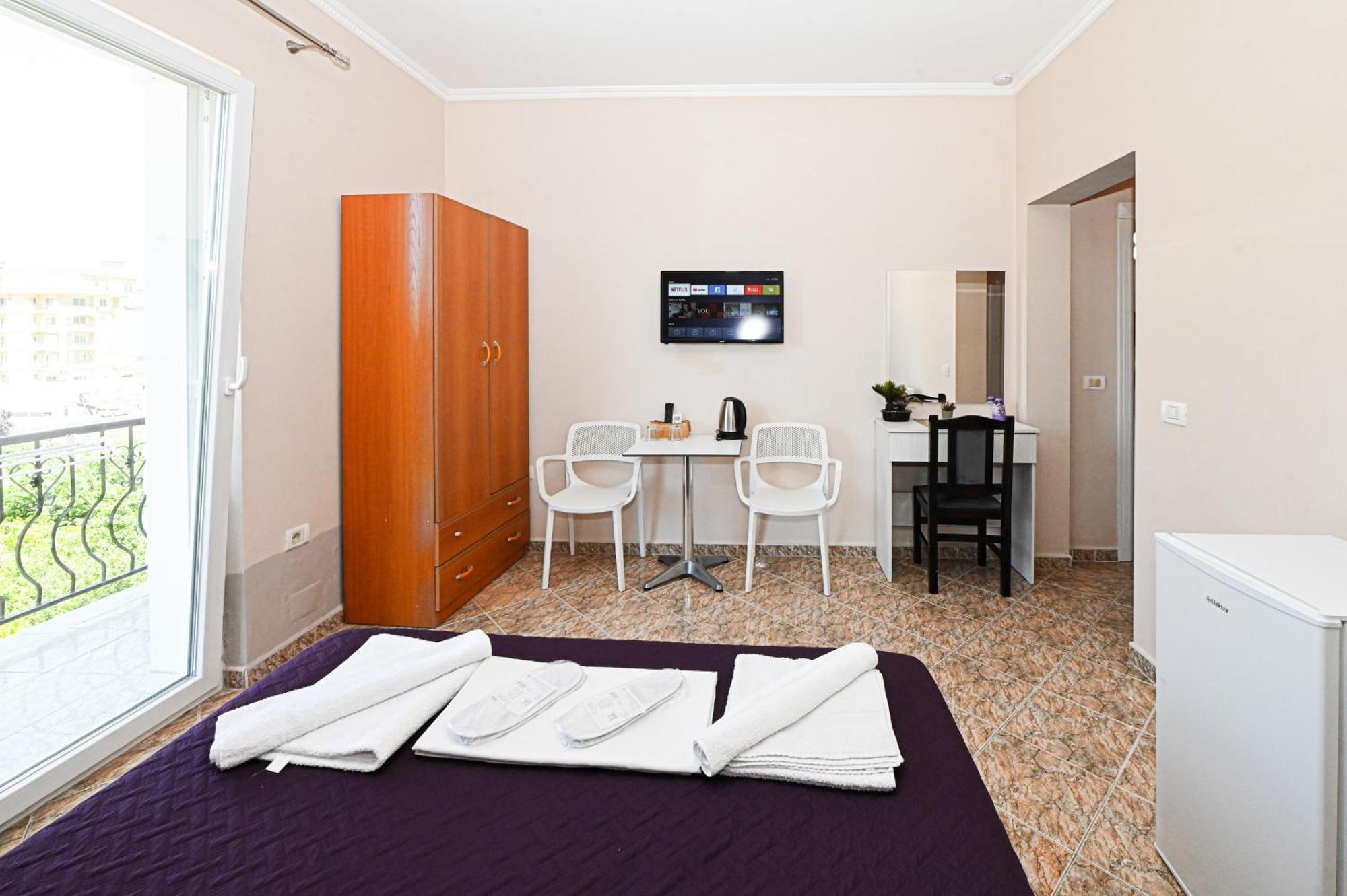 Hotel Fama Shkallnur Luaran gambar