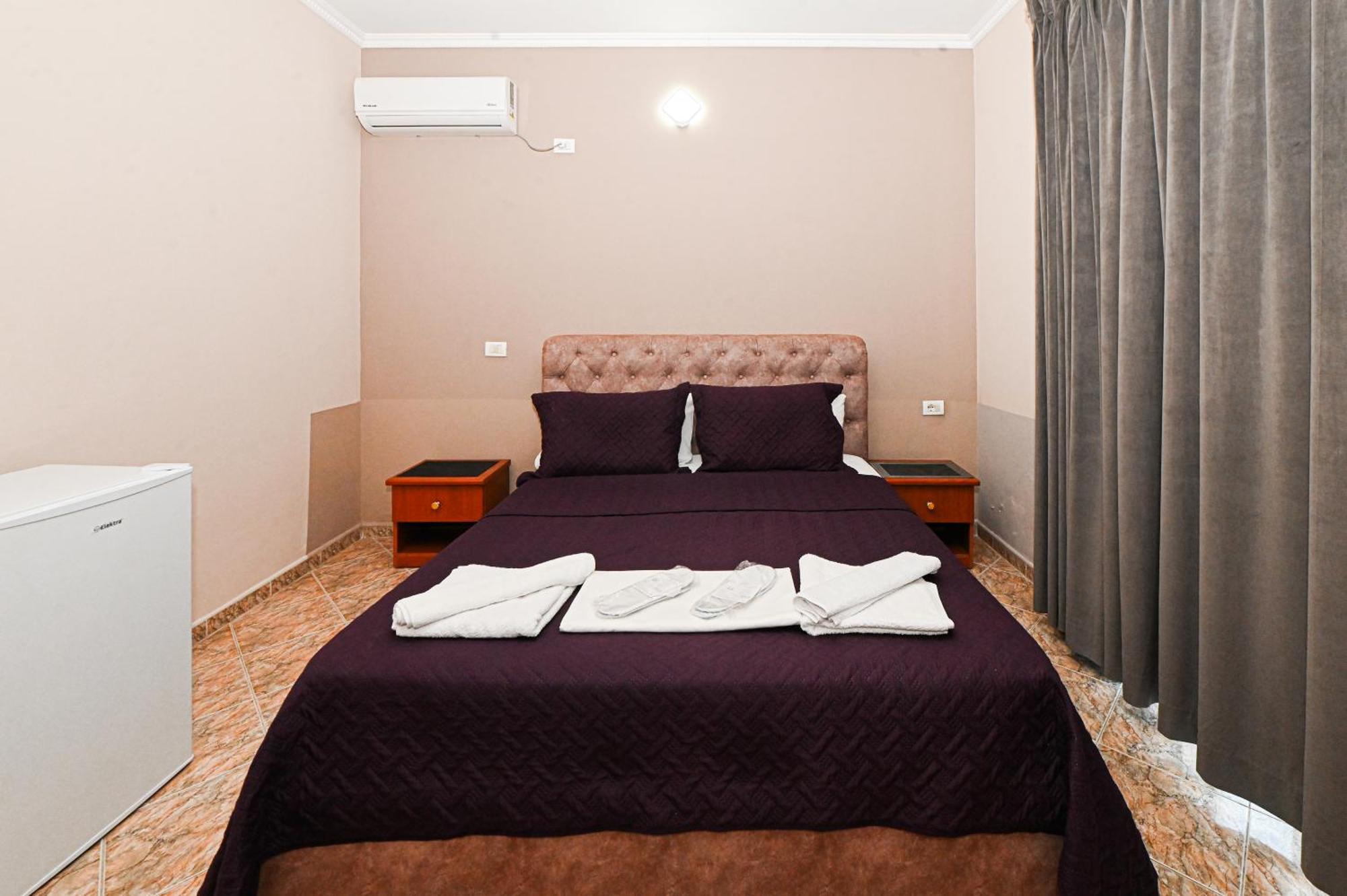 Hotel Fama Shkallnur Luaran gambar