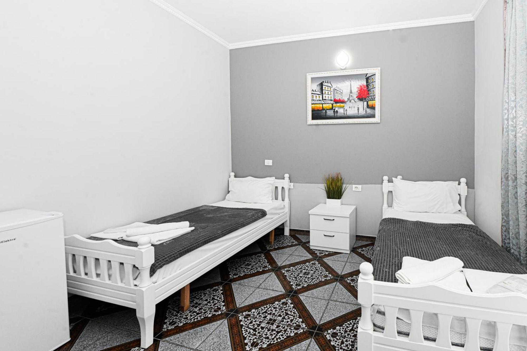 Hotel Fama Shkallnur Luaran gambar