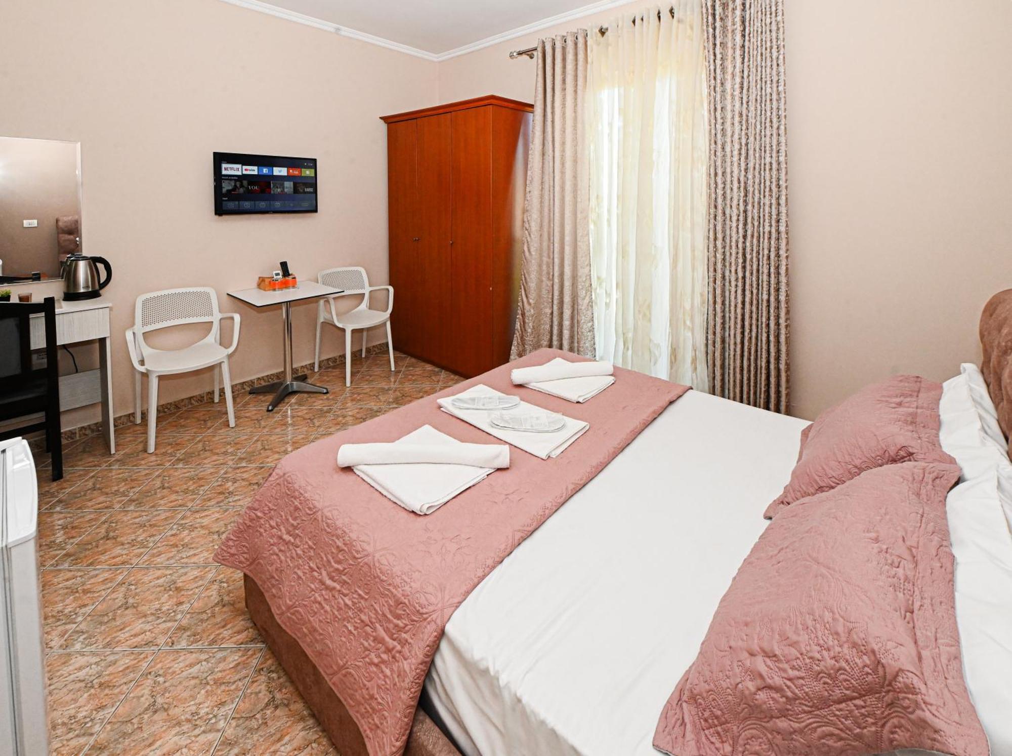 Hotel Fama Shkallnur Luaran gambar