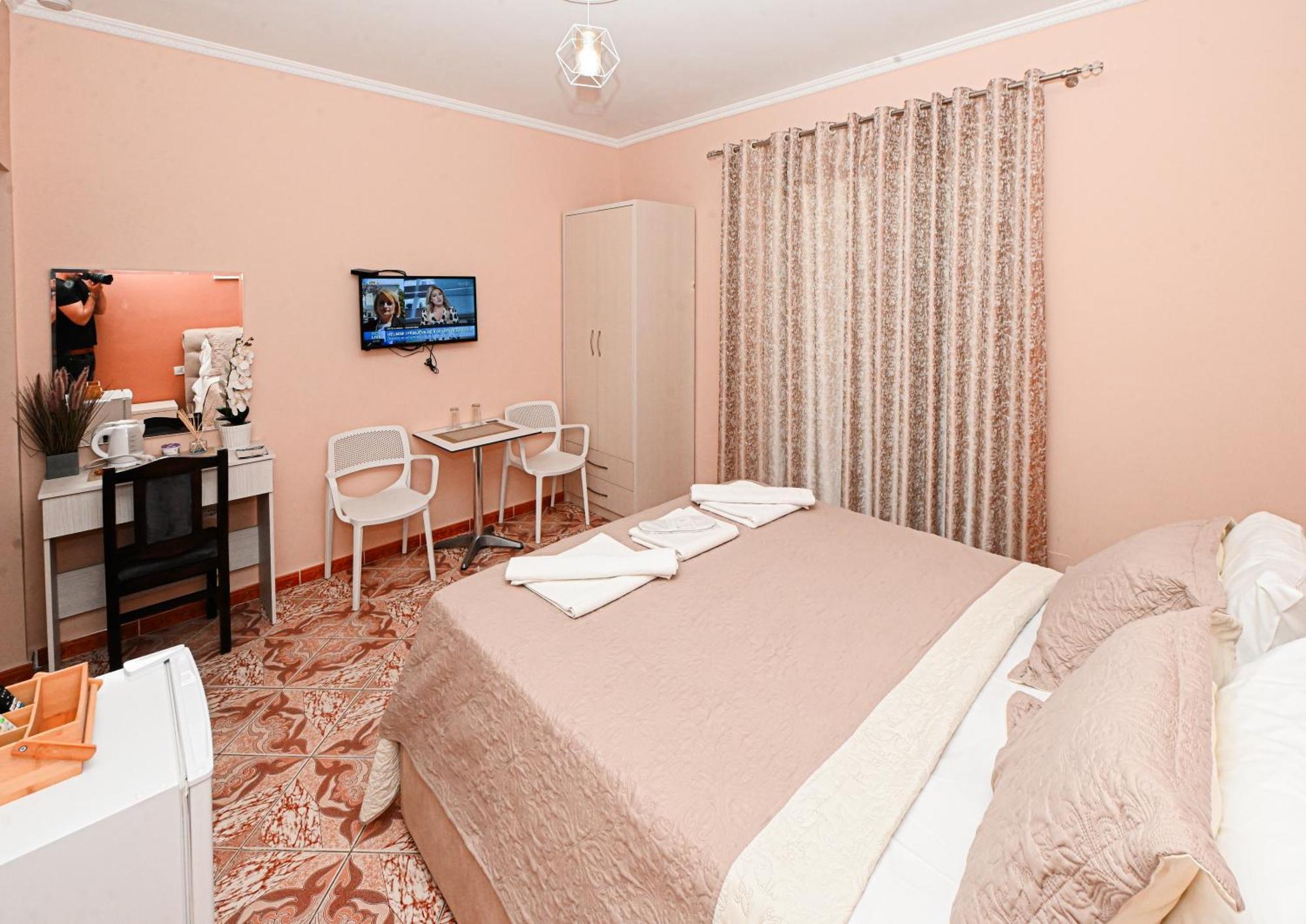 Hotel Fama Shkallnur Luaran gambar